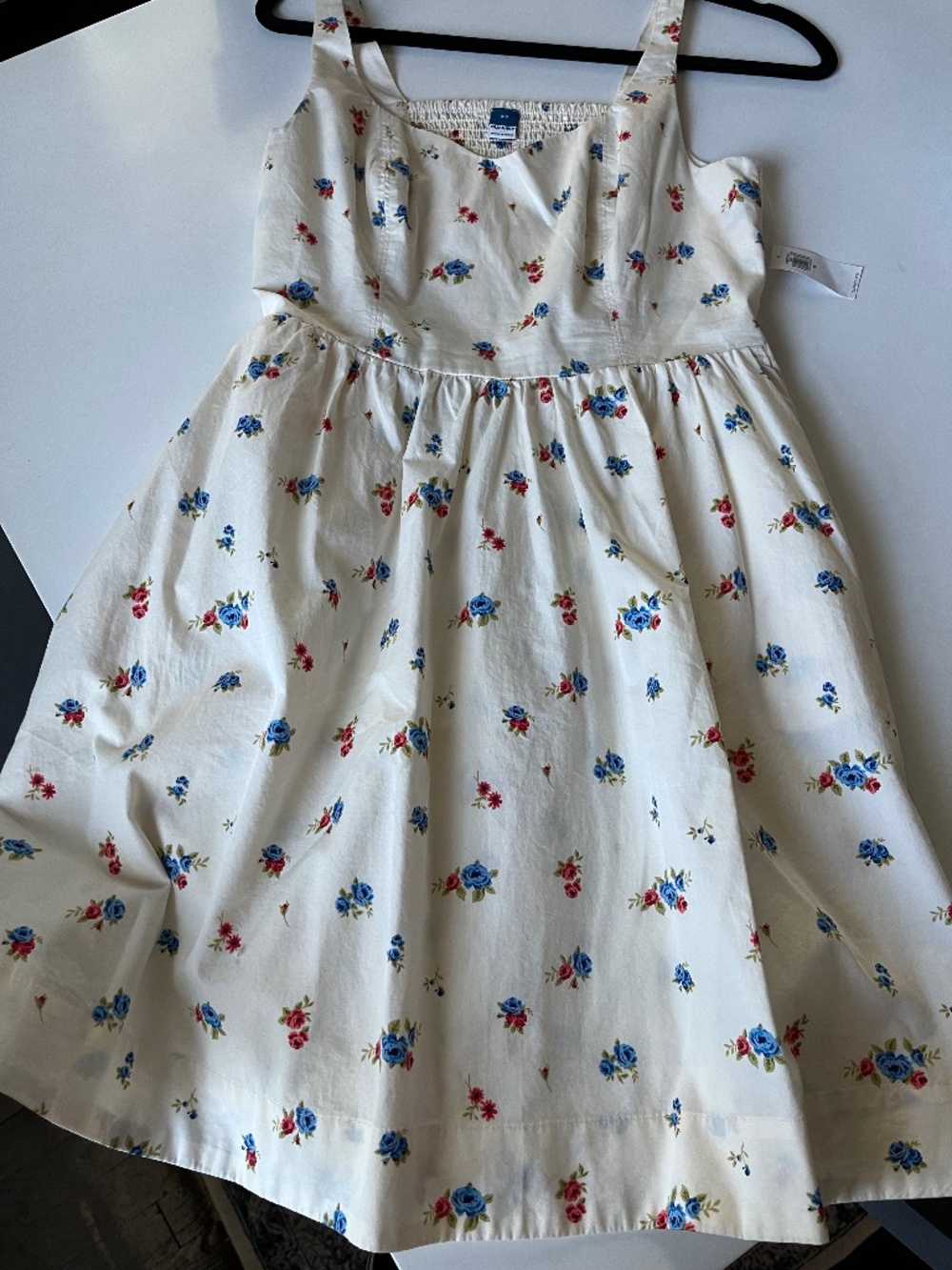 Old Navy Floral dress , NWT ! Never worn ! Adorable print